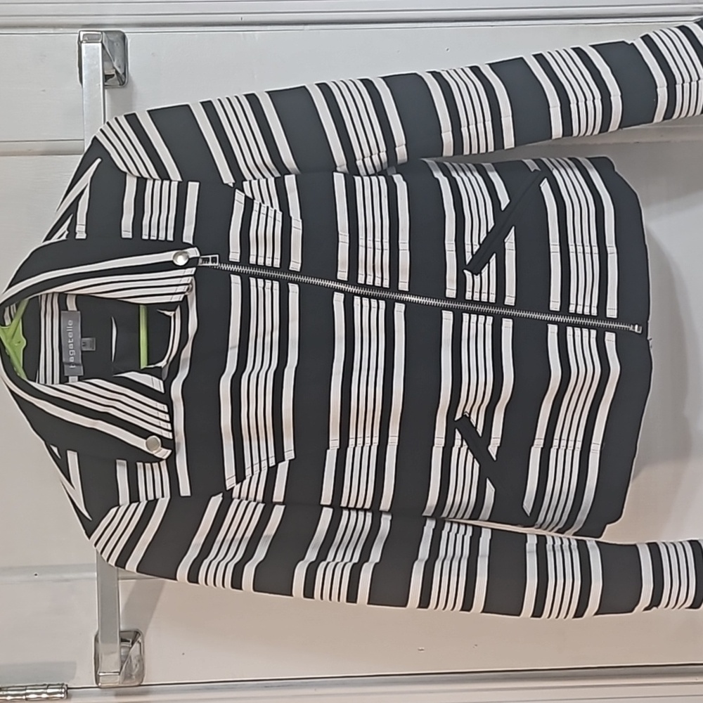 Black and white stripped jacket - Picture 2 of 6